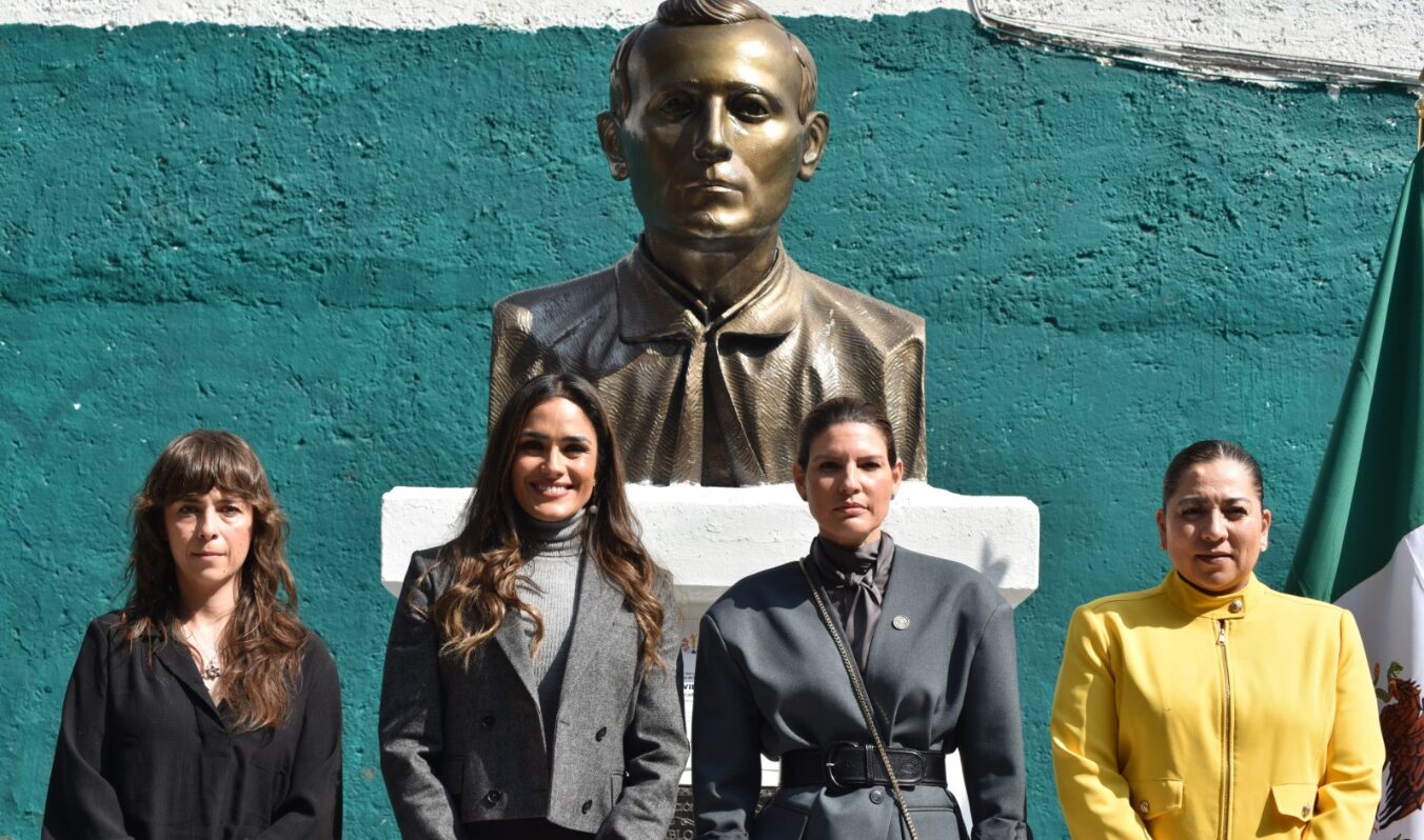 Recibimos el busto del Padre Francisco Xavier Billini en el Parque Alzate