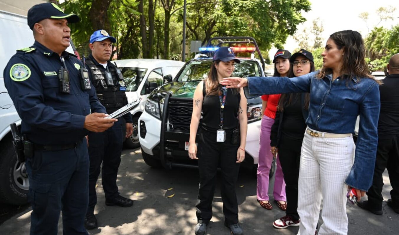 ALE ROJO DE LA VEGA SUPERVISA OPERATIVO PARA RECUPERAR ESPACIOS Y GARANTIZAR SEGURIDAD EN TLATELOLCO
