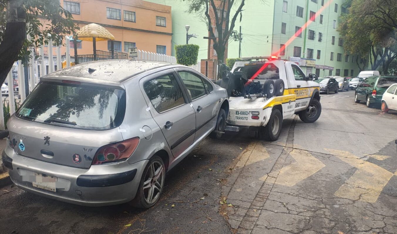 EN UNA SEMANA, ALCALDÍA CUAUHTÉMOC RETIRA 87 VEHÍCULOS EN SITUACIÓN DE ABANDONO
