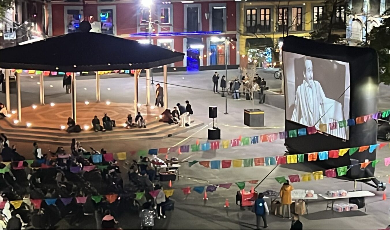 PROYECCIÓN GRATUITA DE “CAMINO DE GUANAJUATO” REÚNE A VECINAS Y VECINOS EN LA PLAZA GARIBALDI
