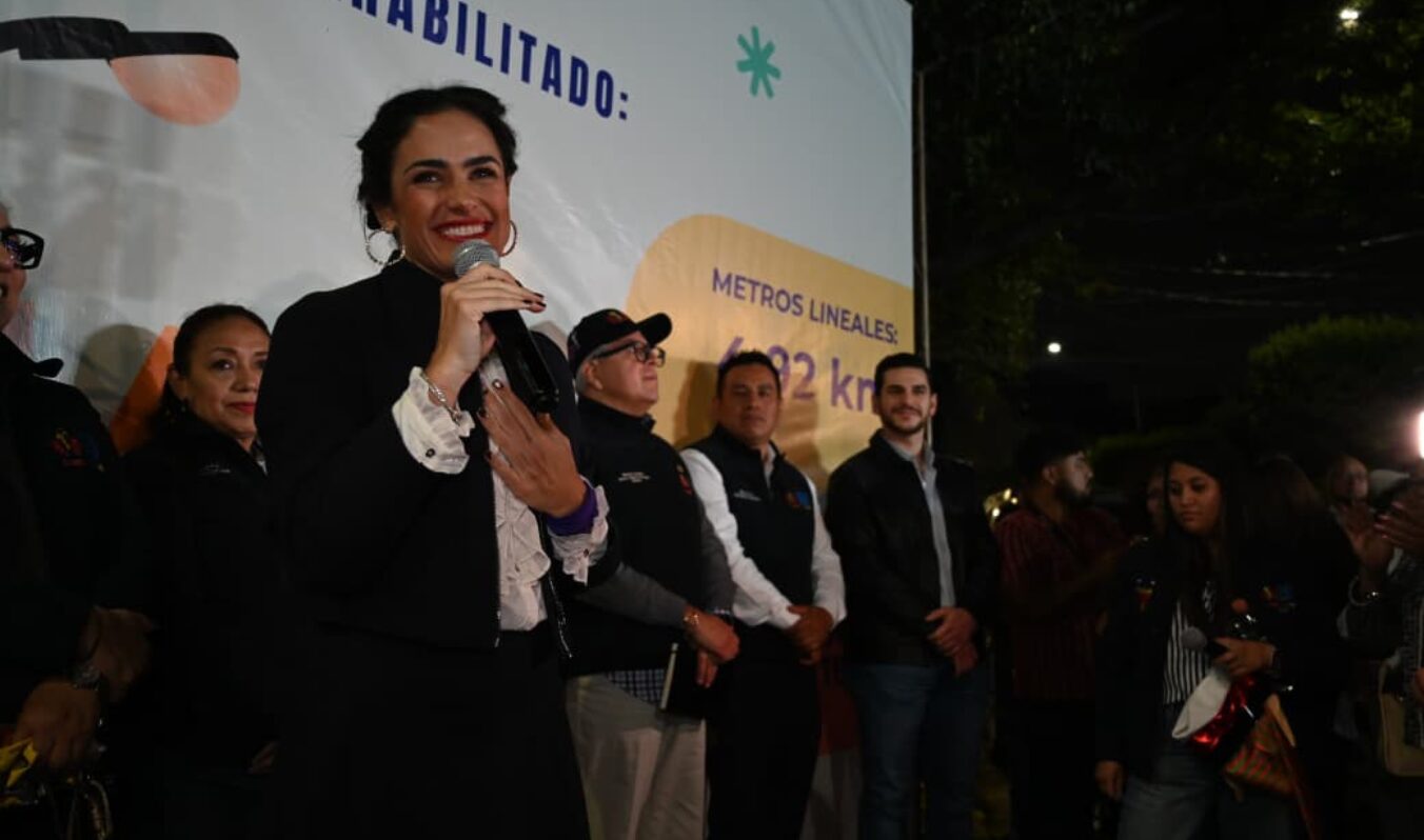 CON ‘BRILLA CUAUHTÉMOC’, ALE ROJO DE LA VEGA ENCIENDE NUEVAS LUMINARIAS EN LA ROMA SUR