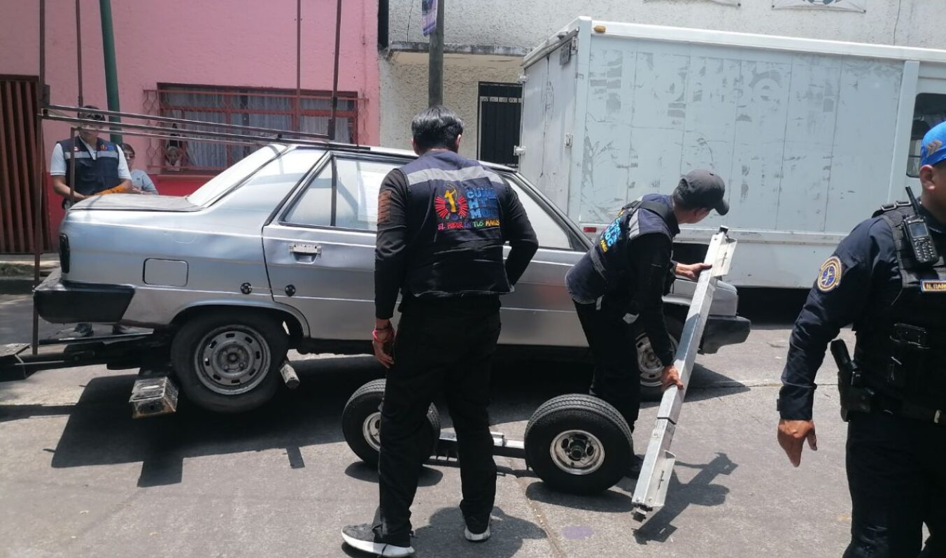 EN 2025, LA ALCALDÍA CUAUHTÉMOC RETIRÓ A DIARIO 6 VEHÍCULOS EN SITUACIÓN DE ABANDONO DE LAS CALLES

