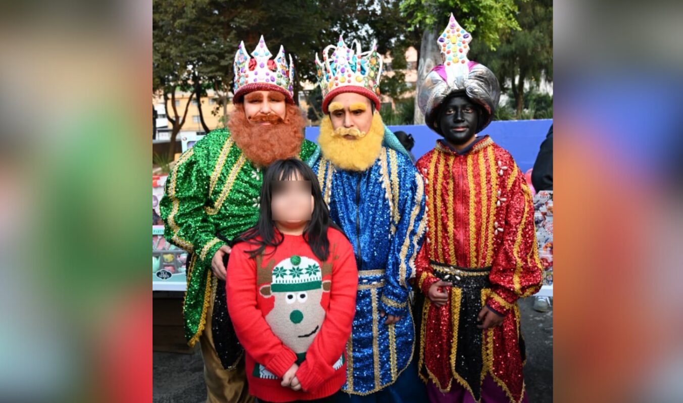 CON ALE ROJO DE LA VEGA LLEGARON LOS REYES MAGOS Y REGALOS A NIÑAS Y NIÑOS DE LA COLONIA BUENAVISTA