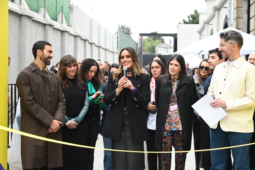 INAUGURA ALE ROJO DE LA VEGA FERIA MATERIAL DURANTE LA SEMANA DEL ARTE