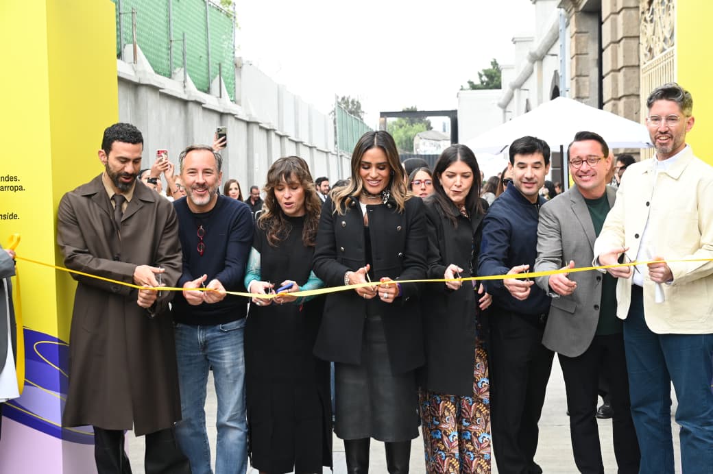 INAUGURA ALE ROJO DE LA VEGA FERIA MATERIAL DURANTE LA SEMANA DEL ARTE