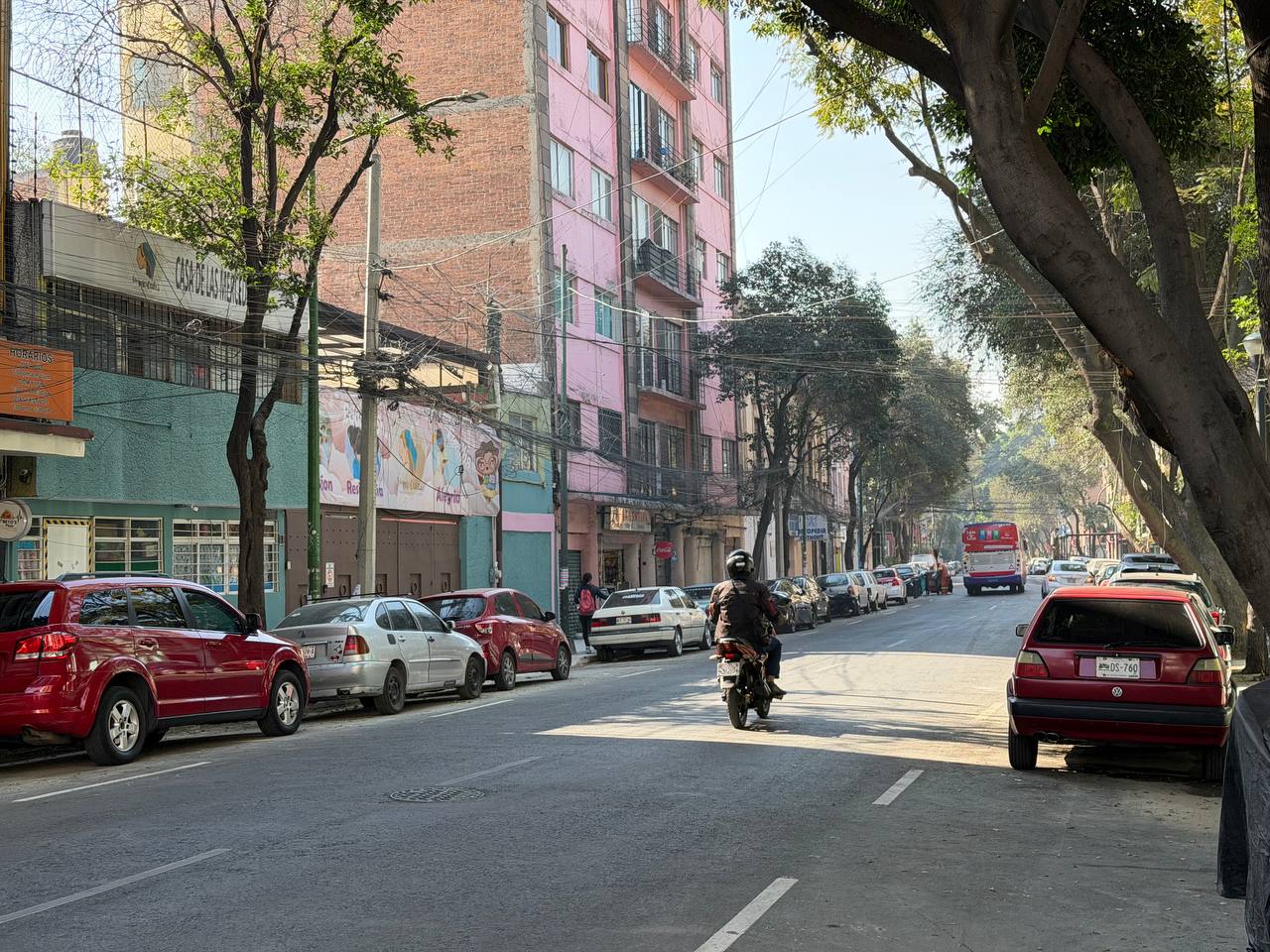ALE ROJO DE LA VEGA ENTREGA REENCARPETADO EN MIGUEL SCHULTZ, VIALIDAD QUE LLEVABA MÁS DE 30 AÑOS SIN INTERVENCIÓN MAYOR