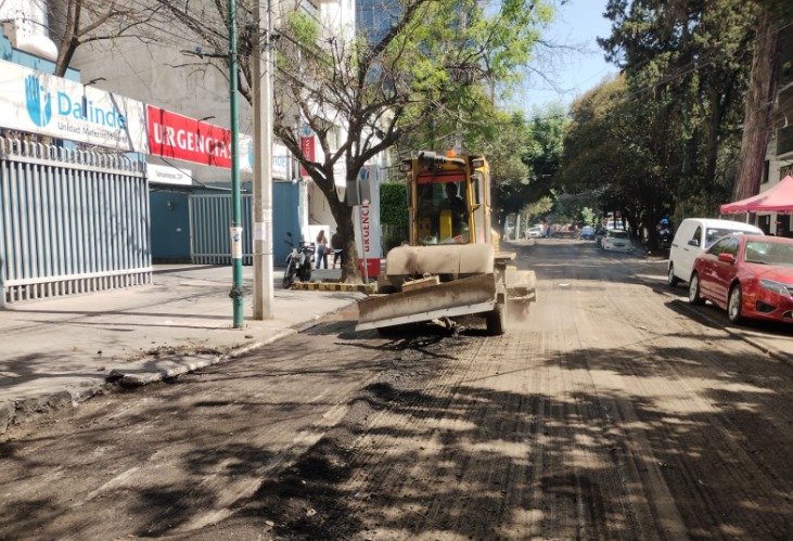 CALLES REPAVIMENTADAS, PARQUES INTERVENIDOS Y BANQUETAS MÁS SEGURAS: ALE ROJO DE LA VEGA IMPULSA OBRAS PRIORITARIAS EN LA CUAUHTÉMOC
