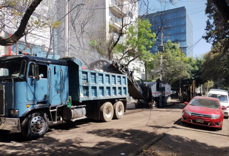 CALLES REPAVIMENTADAS, PARQUES INTERVENIDOS Y BANQUETAS MÁS SEGURAS: ALE ROJO DE LA VEGA IMPULSA OBRAS PRIORITARIAS EN LA CUAUHTÉMOC
