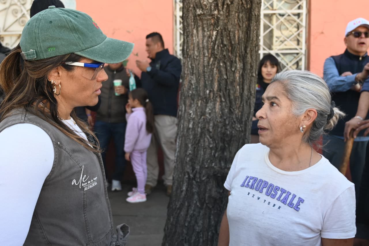 ALE ROJO DE LA VEGA ENCABEZA LIMPIA CUAUHTÉMOC EN PERALVILLO; 83 LUMINARIAS REPARADAS, PODA, BACHEO Y DESAZOLVE EN UN SOLO DÍA
