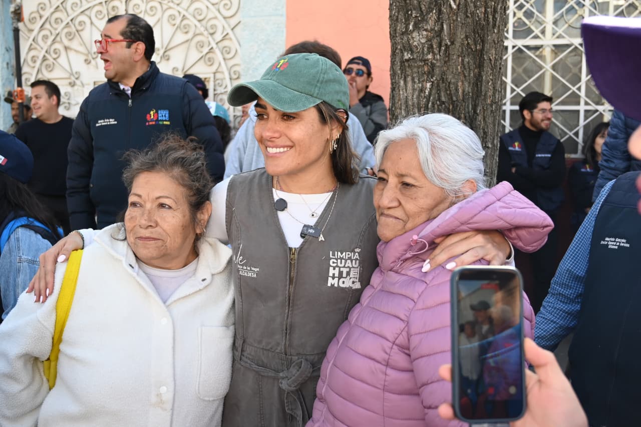 ALE ROJO DE LA VEGA ENCABEZA LIMPIA CUAUHTÉMOC EN PERALVILLO; 83 LUMINARIAS REPARADAS, PODA, BACHEO Y DESAZOLVE EN UN SOLO DÍA