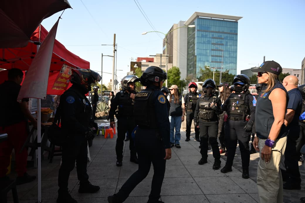 ALE ROJO DE LA VEGA ENCABEZA OPERATIVO PARA RETIRAR PUESTOS EN INMEDIACIONES DEL METRO BALDERAS