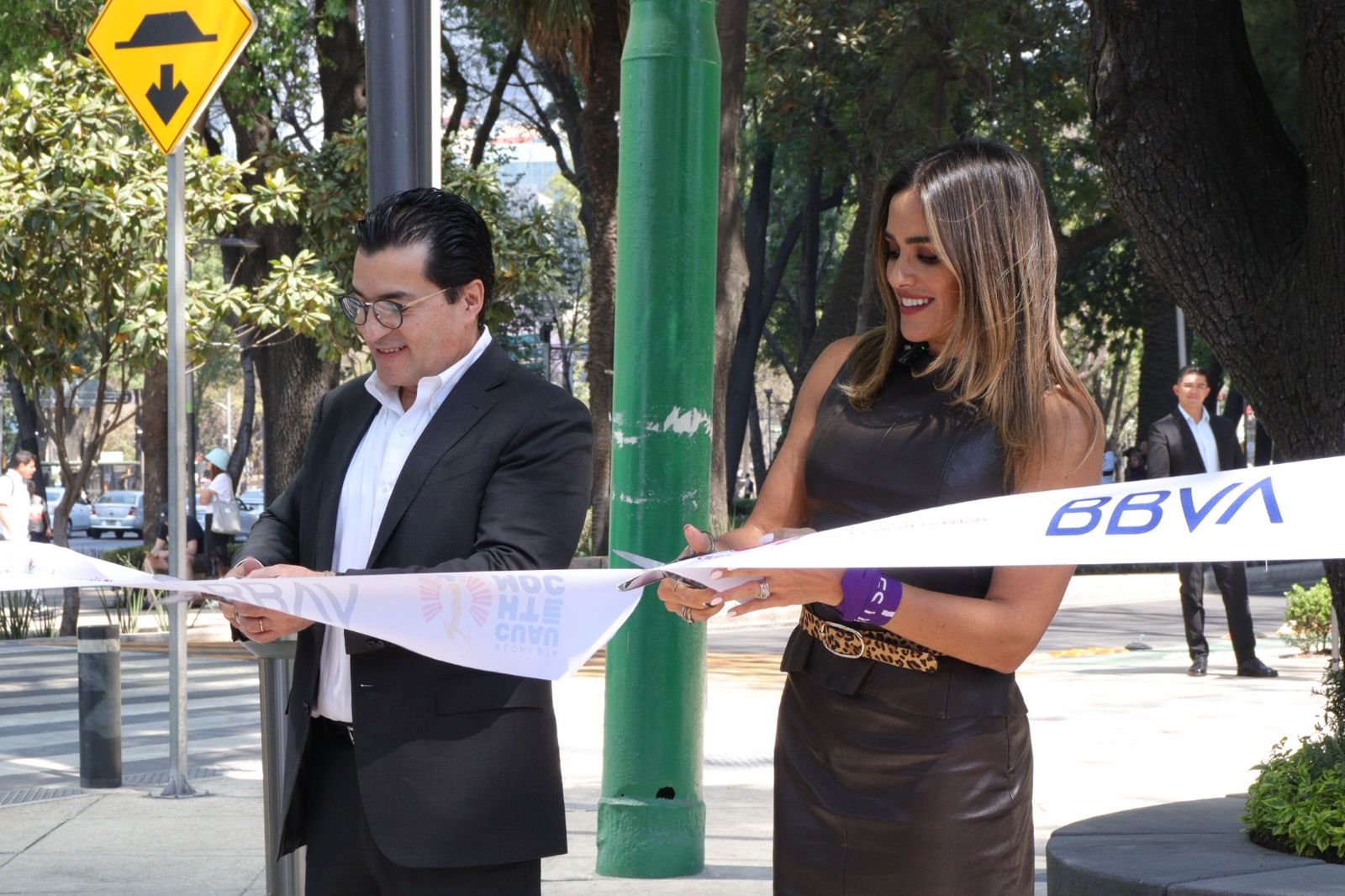 ALE ROJO DE LA VEGA Y BBVA MÉXICO ENTREGAN REHABILITACIÓN DE PLAZA LIEJA