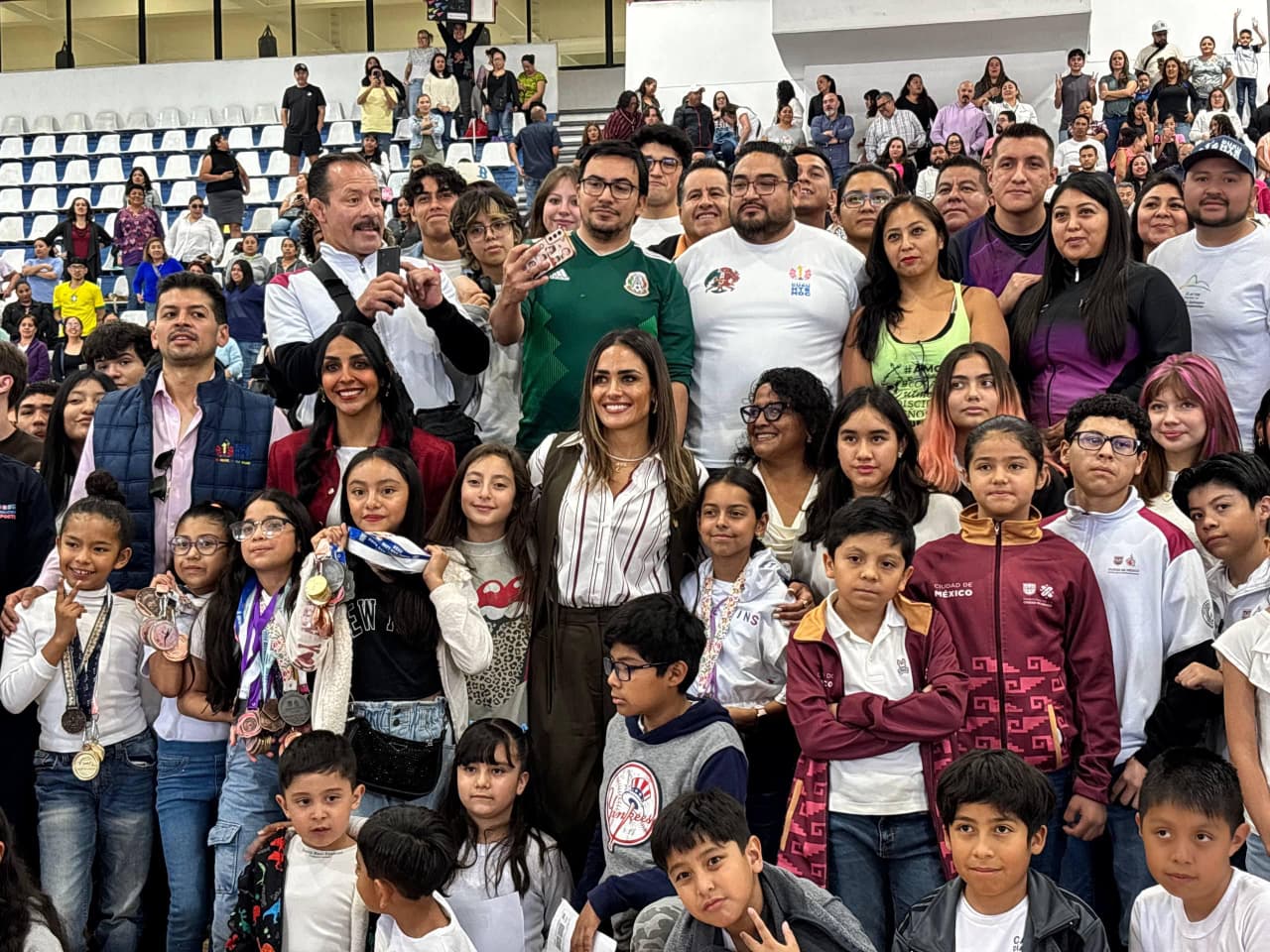 PREPARA GOBIERNO DE ALE ROJO DE LA VEGA PROGRAMA TARJETA VIOLETA Y ACCIONES SOCIALES EN CUAUHTÉMOC