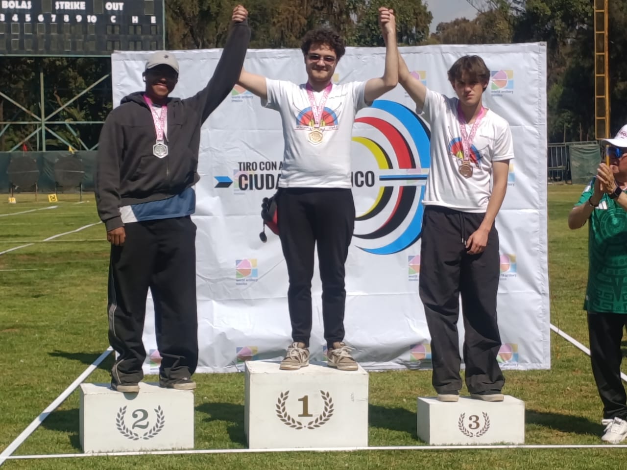 NADADORES DE CUAUHTÉMOC CONSIGUEN 14 MEDALLAS EN JUEGOS DE LA CDMX