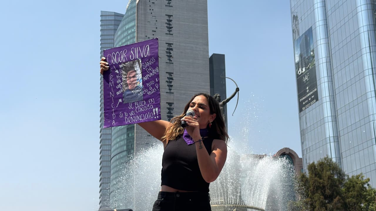 Miles de mujeres partieron desde la Diana Cazadora rumbo al Zócalo capitalino. Brindamos hidratación, sanitarios móviles y acompañamiento de Protección Civil durante la jornada. Esta marcha no es de un partido, no es de un gobierno. Esta marcha es de todas las mujeres, afirmé.