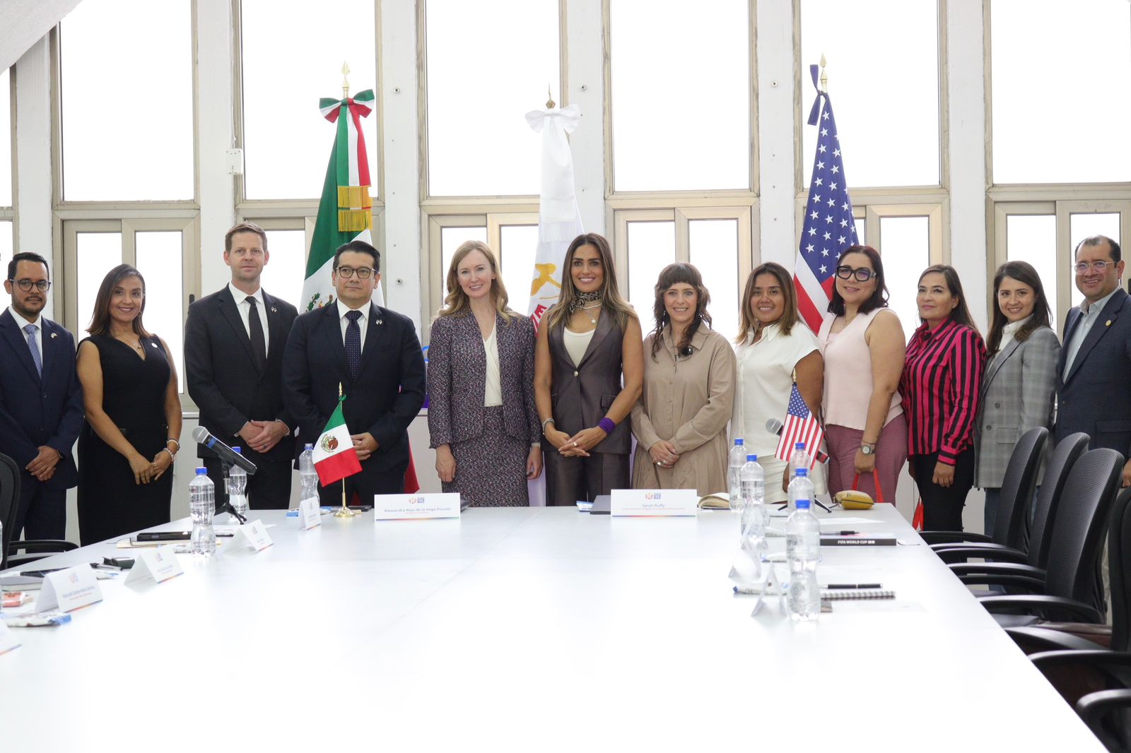 ALE ROJO DE LA VEGA RECIBE A SARAH DUFFY, CÓNSUL GENERAL DE EU, PARA COORDINAR ACCIONES RUMBO AL MUNDIAL 2026