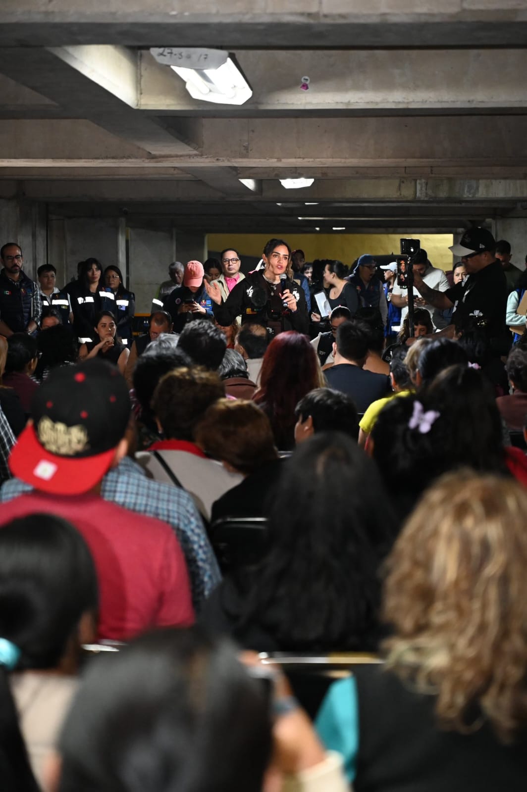 “EN CUAUHTÉMOC SE GOBIERNA EN LA CALLE”: ALE ROJO DE LA VEGA SE REÚNE CON VECINOS DE SAN SIMÓN