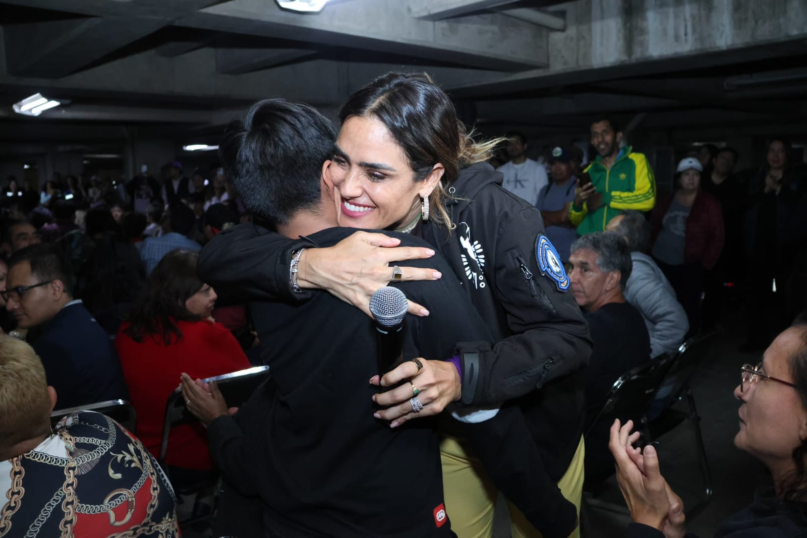 “EN CUAUHTÉMOC SE GOBIERNA EN LA CALLE”: ALE ROJO DE LA VEGA SE REÚNE CON VECINOS DE SAN SIMÓN

