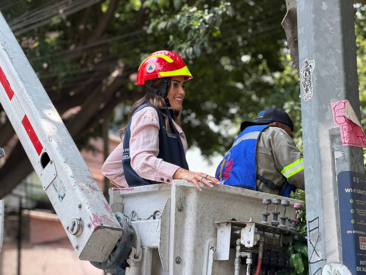 PARA PREVENIR RIESGOS, ALE ROJO DE LA VEGA ENCABEZA JORNADA DE PODA EN COLONIA CUAUHTÉMOC