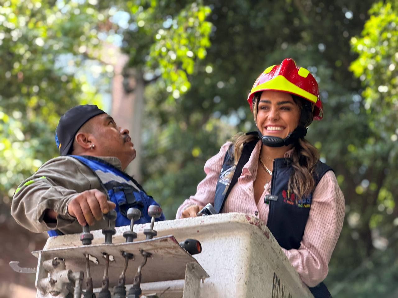 PARA PREVENIR RIESGOS, ALE ROJO DE LA VEGA ENCABEZA JORNADA DE PODA EN COLONIA CUAUHTÉMOC
