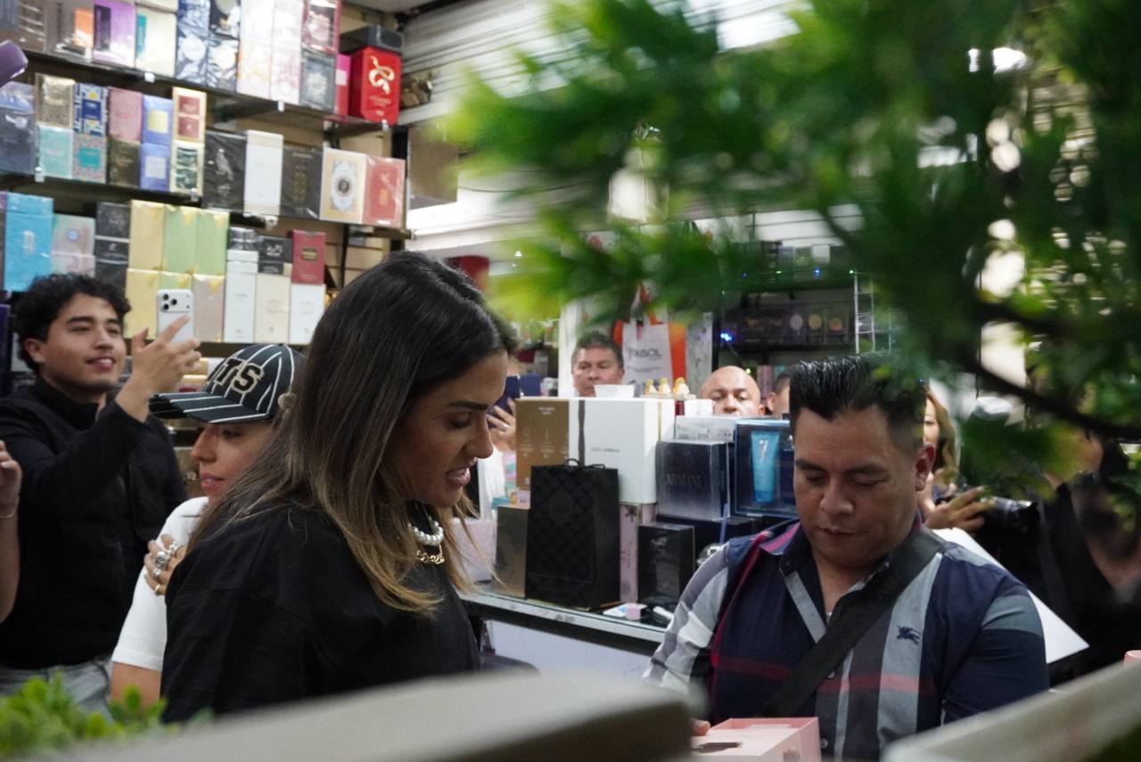 HAY QUE SACAR ADELANTE AL BARRIO: ALE ROJO DE LA VEGA ENTREGA MEJORAS EN MERCADO DE TEPITO