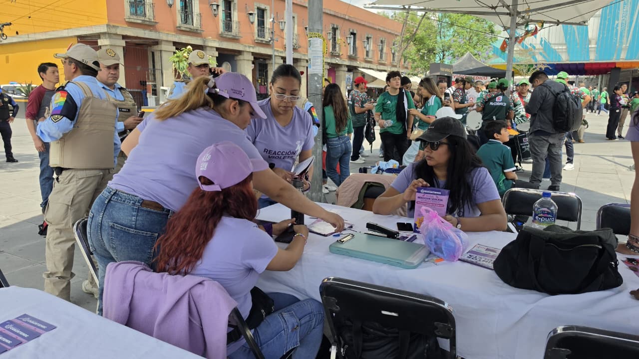ALCALDÍA CUAUHTÉMOC INSTALA MÓDULO DE REACCIÓN VIOLETA EN PLAZA GARIBALDI
