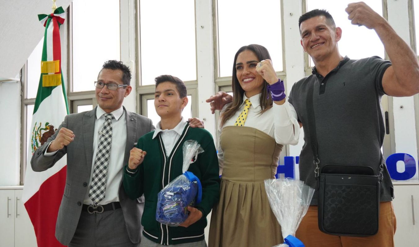 ALE ROJO DE LA VEGA APOYA A JÓVENES BOXEADORES DE CUAUHTÉMOC QUE REPRESENTARÁN A MÉXICO EN ECUADOR