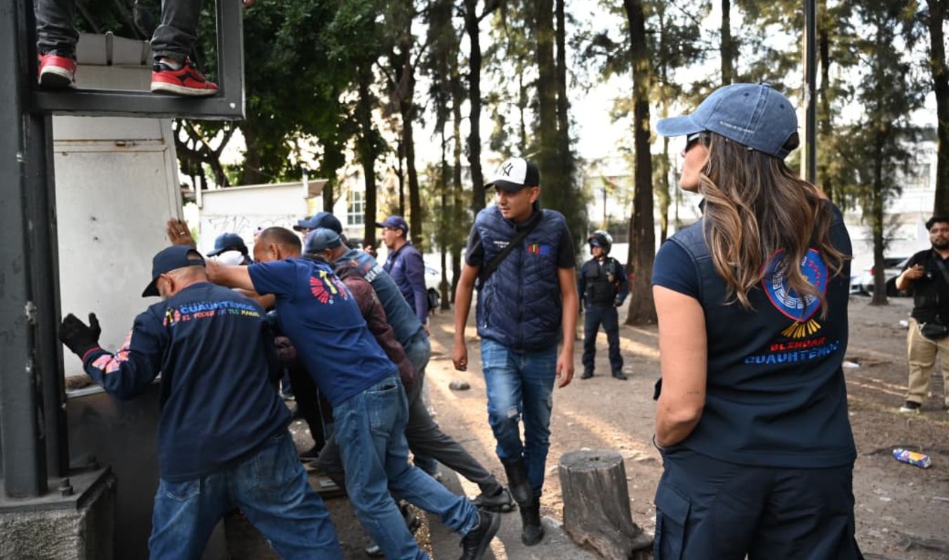 ALE ROJO DE LA VEGA ENCABEZA OPERATIVO PARA LIBERAR ESPACIO PÚBLICO EN PERALVILLO