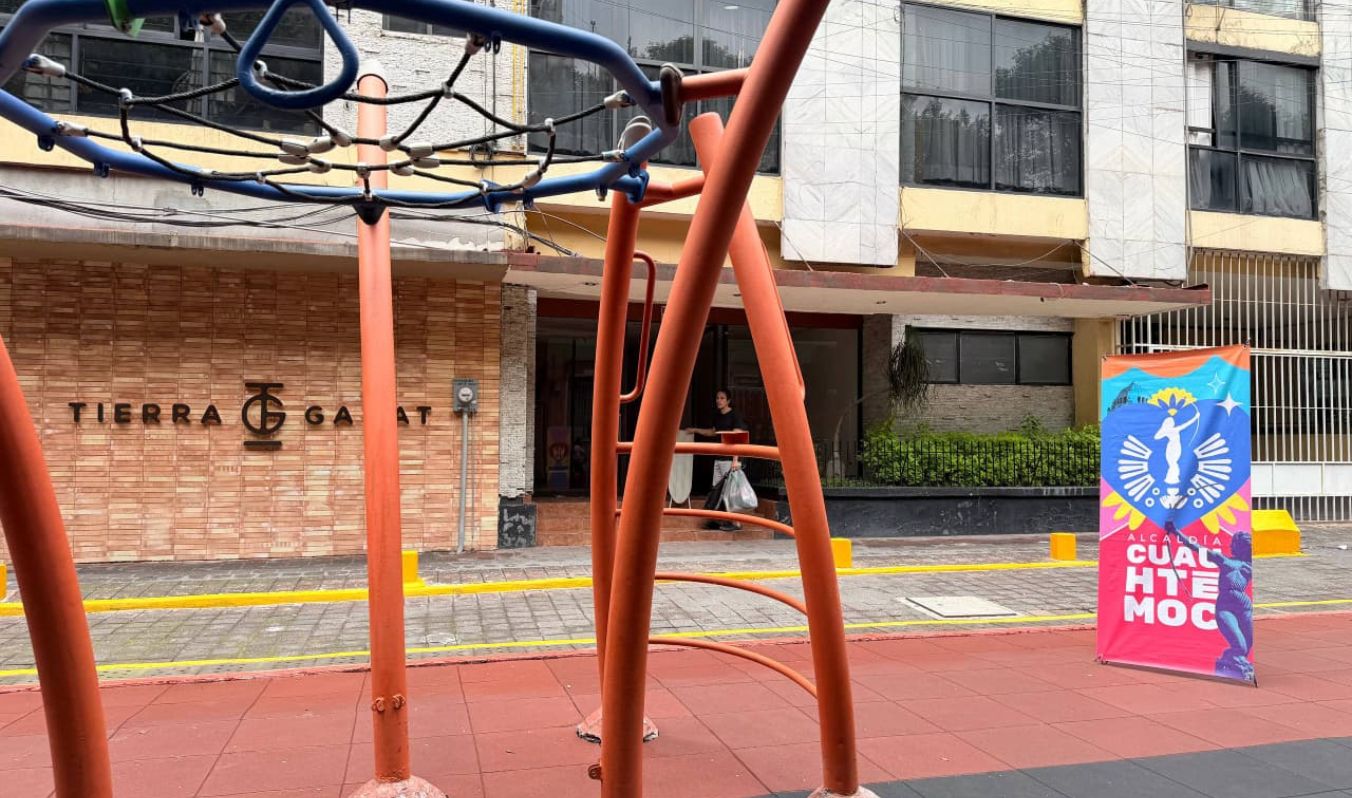 RENACE CUAUHTÉMOC RECUPERA LA ZONA DE JUEGOS INFANTILES DE LA PLAZA GIORDANO BRUNO