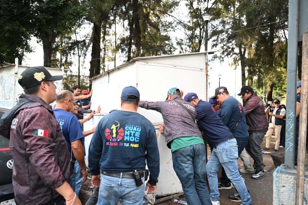 ALE ROJO DE LA VEGA ENCABEZA OPERATIVO PARA LIBERAR ESPACIO PÚBLICO EN PERALVILLO