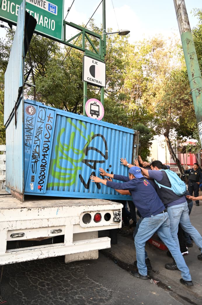 ALE ROJO DE LA VEGA ENCABEZA OPERATIVO PARA LIBERAR ESPACIO PÚBLICO EN PERALVILLO