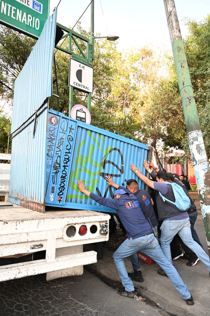 ALE ROJO DE LA VEGA ENCABEZA OPERATIVO PARA LIBERAR ESPACIO PÚBLICO EN PERALVILLO
