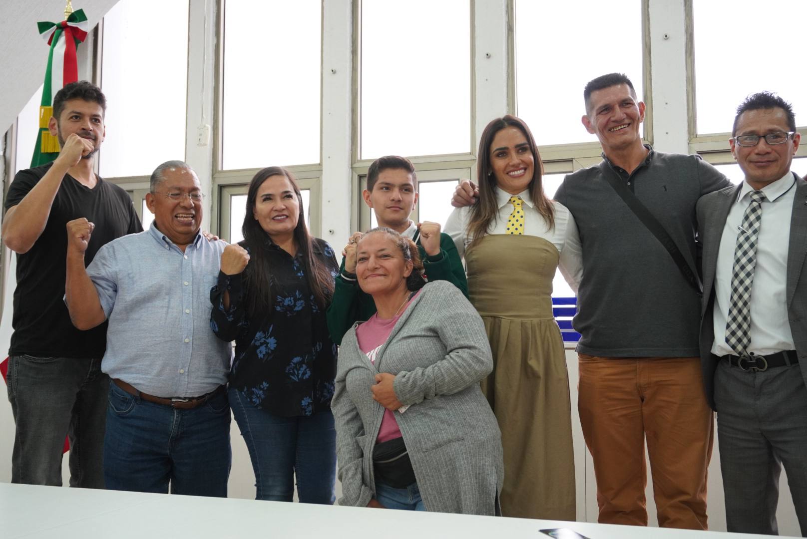 ALE ROJO DE LA VEGA APOYA A JÓVENES BOXEADORES DE CUAUHTÉMOC QUE REPRESENTARÁN A MÉXICO EN ECUADOR
