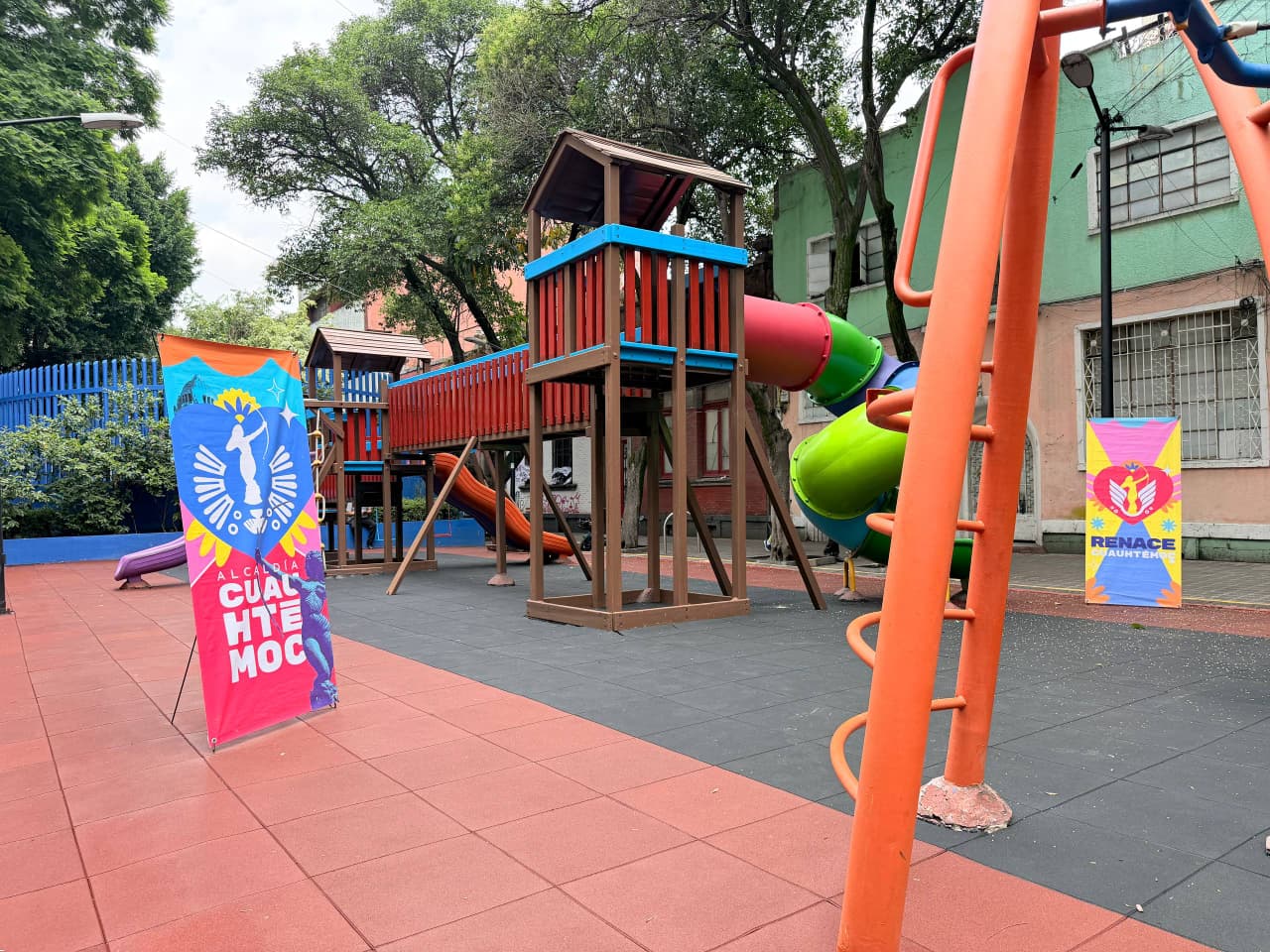 RENACE CUAUHTÉMOC RECUPERA LA ZONA DE JUEGOS INFANTILES DE LA PLAZA GIORDANO BRUNO
