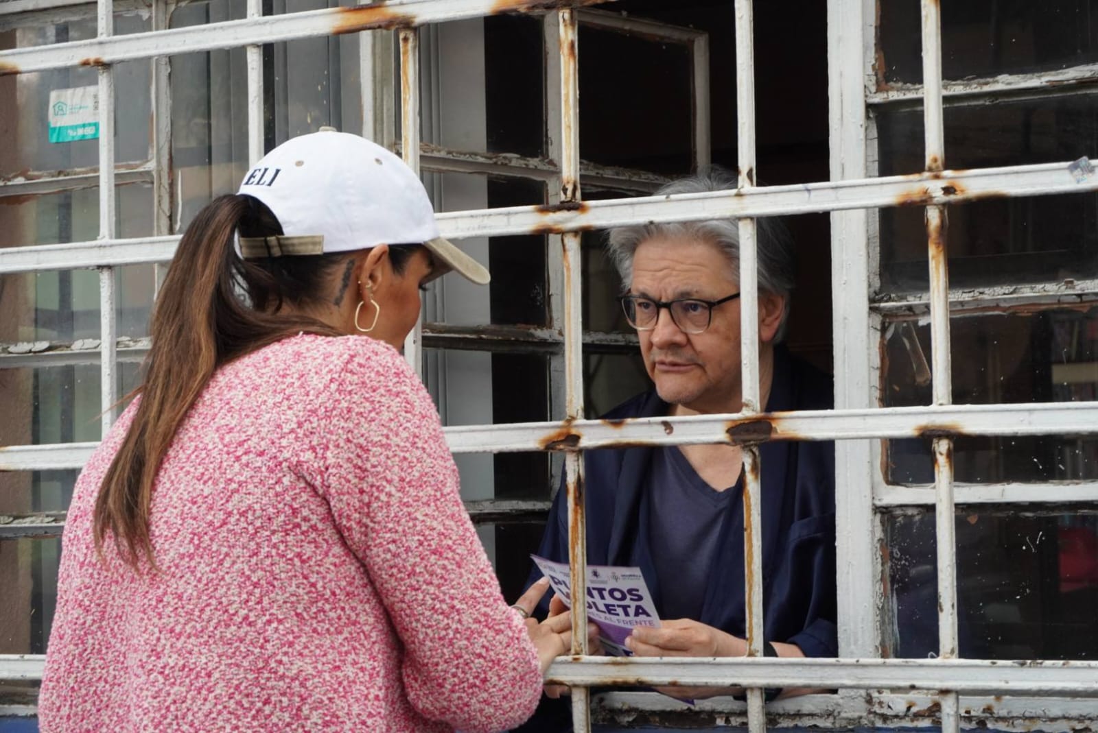 BRIGADA VIOLETA RECORRE LA COLONIA OBRERA Y REFUERZA EL APOYO A MUJERES EN CUAUHTÉMOC