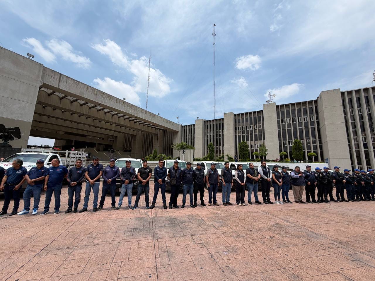 OPERATIVO EN LA COLONIA CENTRO RECUPERA BANQUETAS PARA EL TRÁNSITO PEATONAL