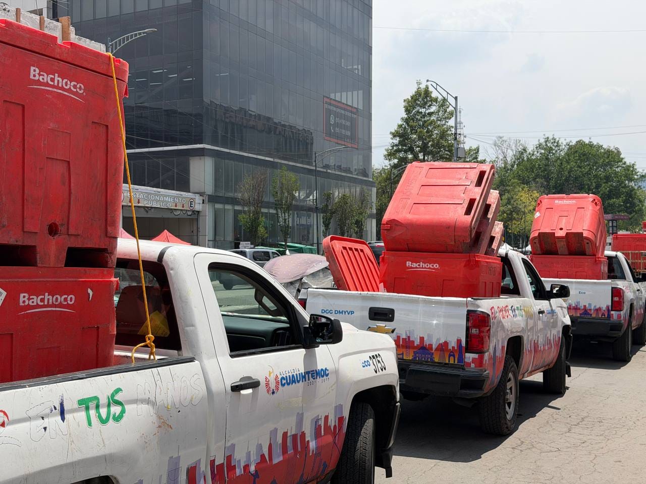 OPERATIVO EN LA COLONIA CENTRO RECUPERA BANQUETAS PARA EL TRÁNSITO PEATONAL
