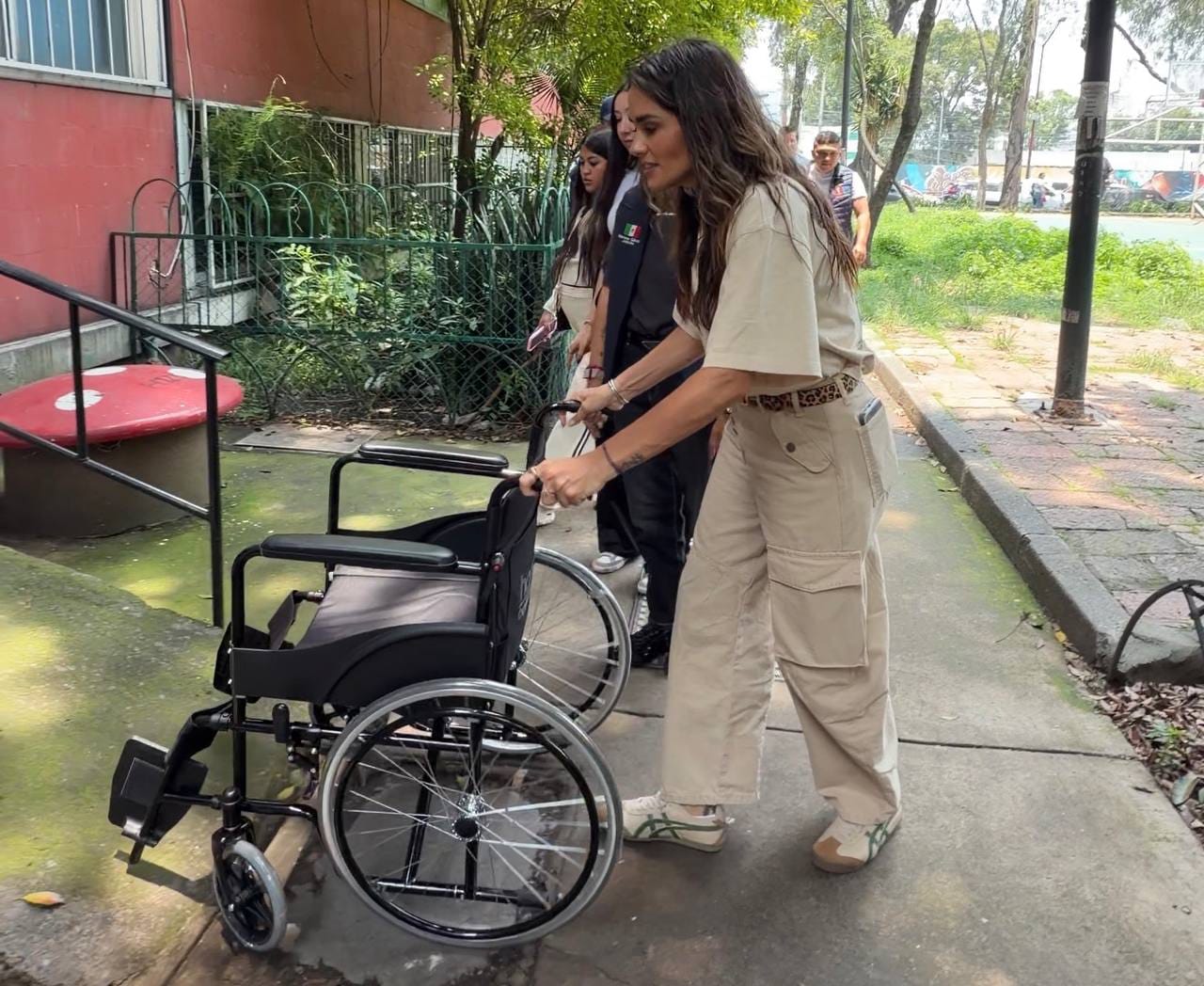 ALCALDÍA CUAUHTÉMOC ENTREGA APOYOS PARA LA MOVILIDAD A VECINAS Y VECINOS DE LA DEMARCACIÓN