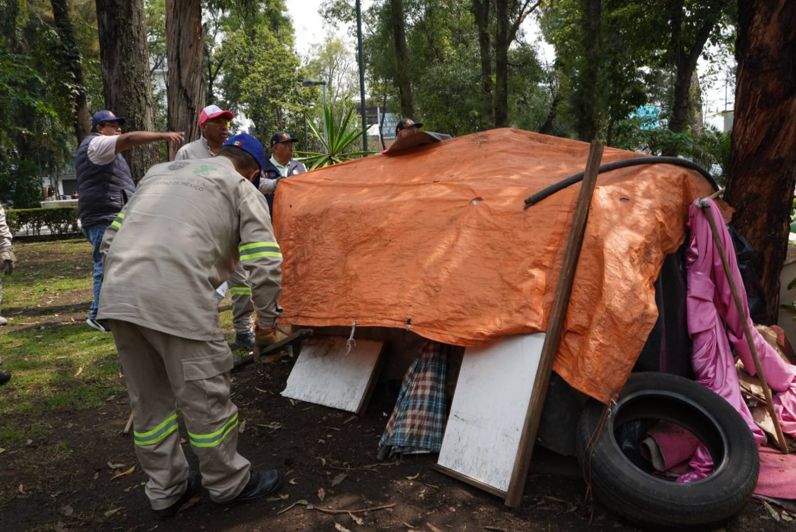 BRIGADAS DE SENSIBILIZACIÓN ATIENDEN A 45 PERSONAS Y RECUPERAN ESPACIOS PÚBLICOS EN CUAUHTÉMOC