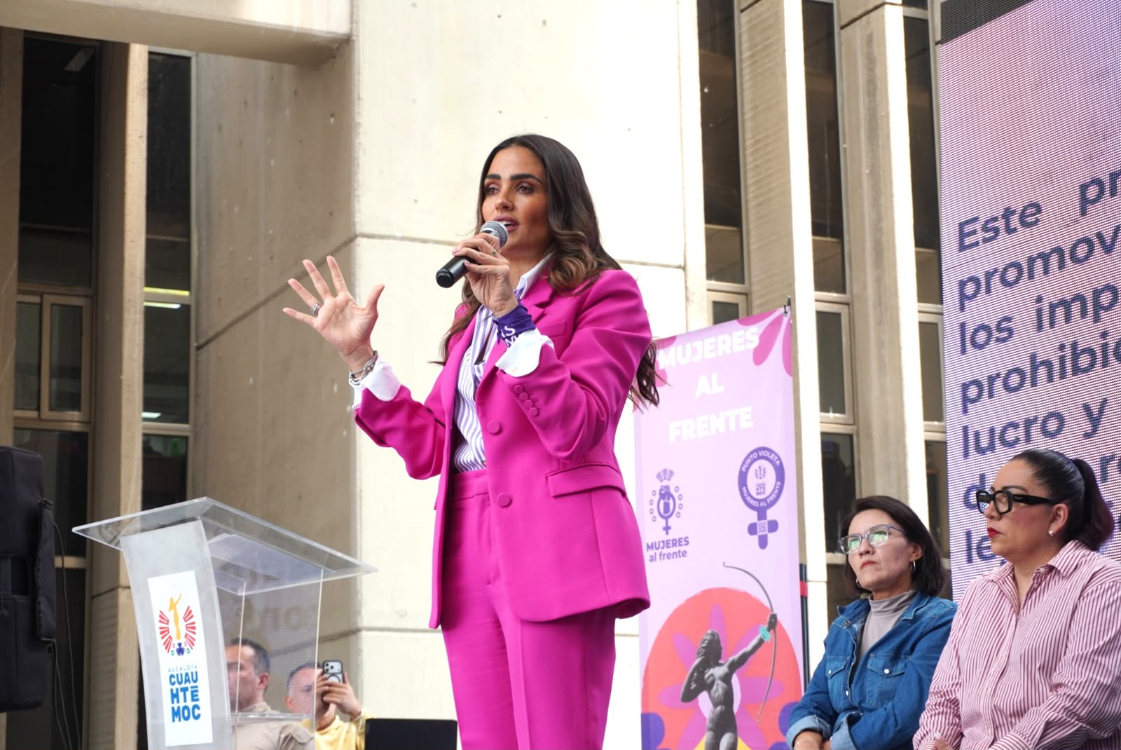 ALCALDÍA CUAUHTÉMOC ENTREGA LA PRIMERA MINISTRACIÓN DE LA TARJETA VIOLETA A MUJERES CUIDADORAS