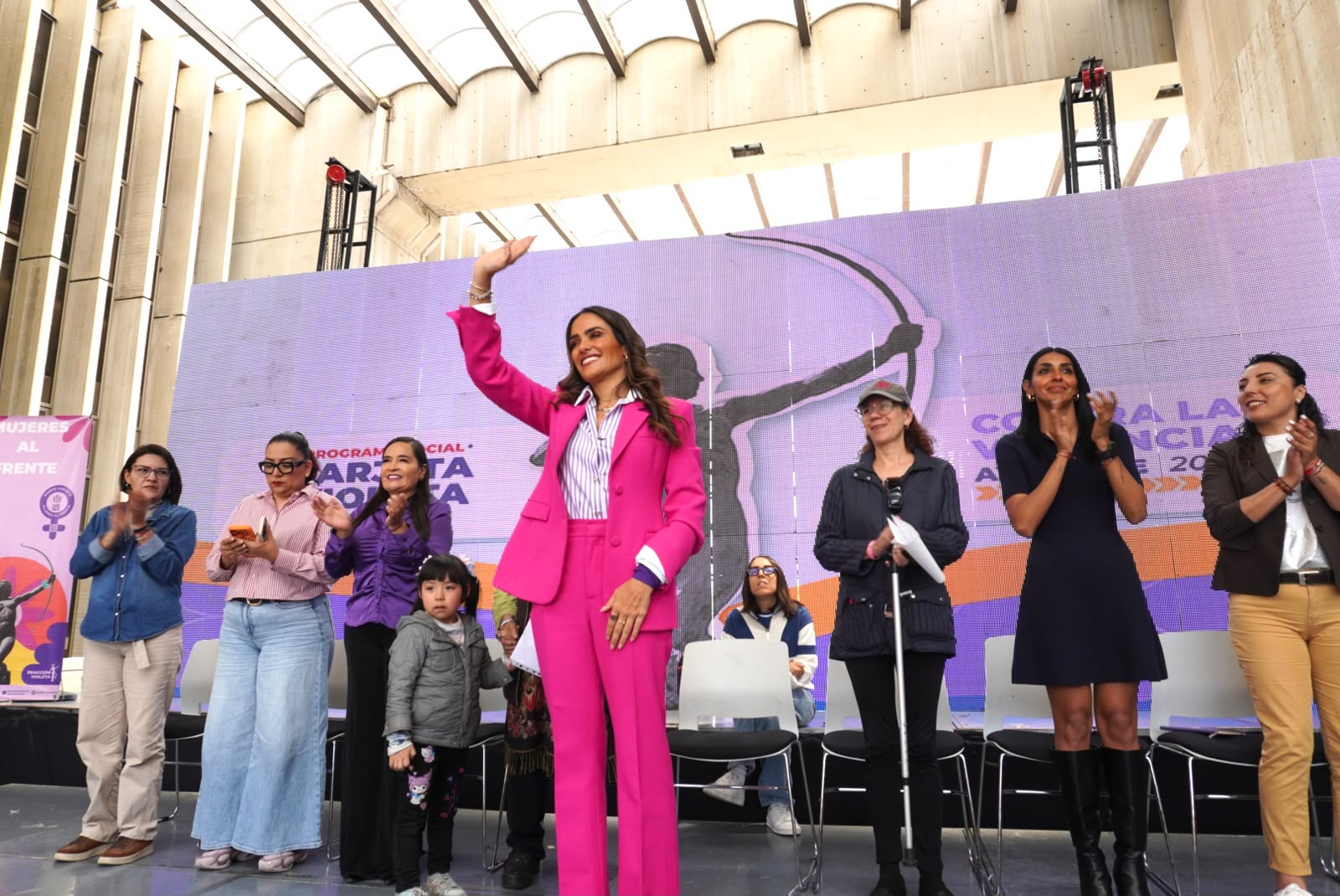ALCALDÍA CUAUHTÉMOC ENTREGA LA PRIMERA MINISTRACIÓN DE LA TARJETA VIOLETA A MUJERES CUIDADORAS