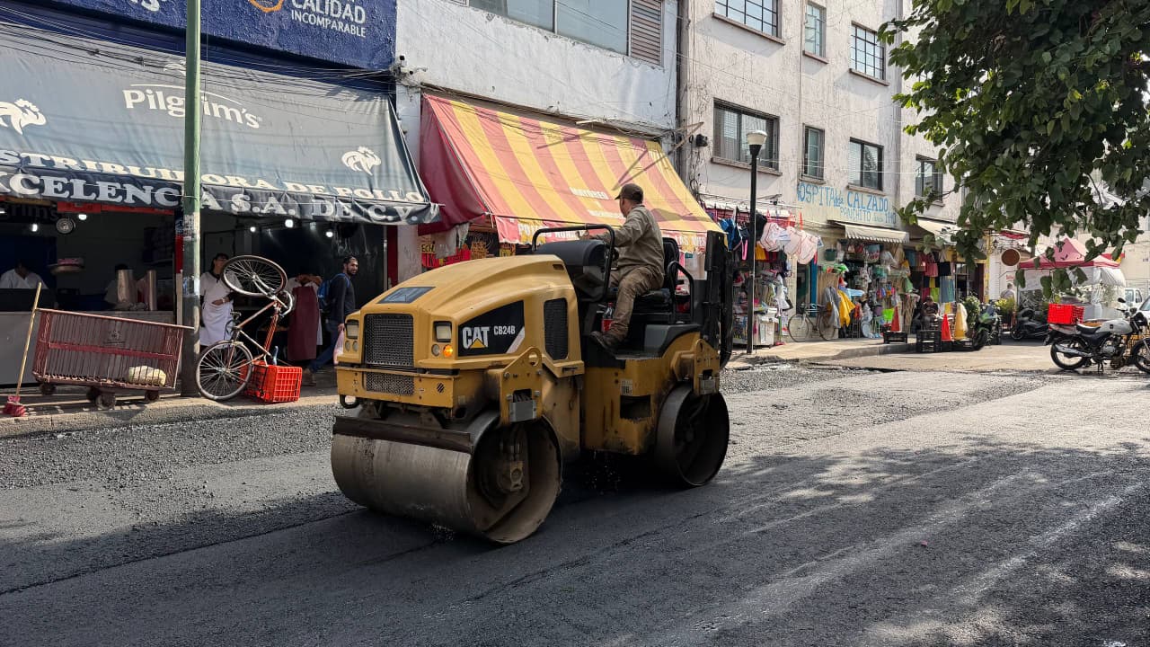 ALCALDÍA CUAUHTÉMOC AVANZA CON LA REPAVIMENTACIÓN DE LA CALLE ARANDA EN LA COLONIA CENTRO
