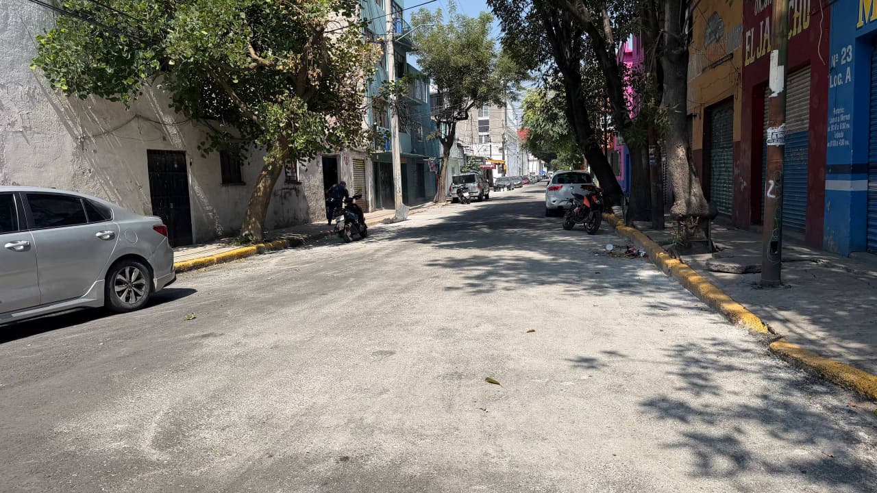 ALCALDÍA CUAUHTÉMOC AVANZA CON LA REPAVIMENTACIÓN DE LA CALLE ARANDA EN LA COLONIA CENTRO