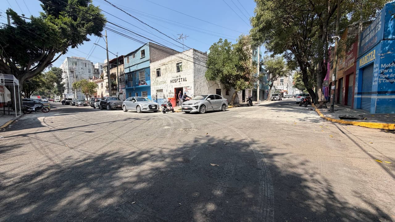ALCALDÍA CUAUHTÉMOC AVANZA CON LA REPAVIMENTACIÓN DE LA CALLE ARANDA EN LA COLONIA CENTRO