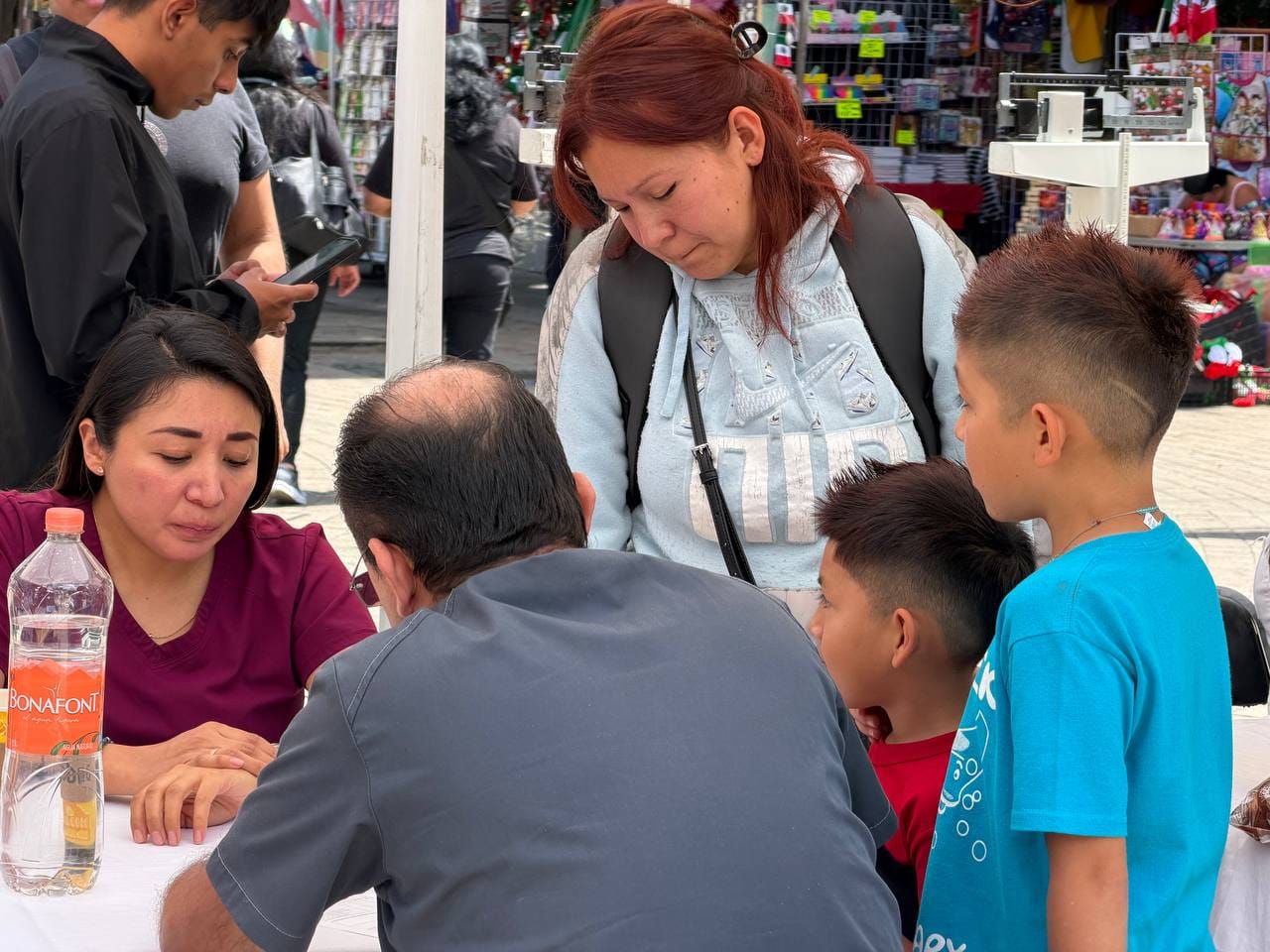 ESTÚDIALE ACERCA SERVICIOS GRATUITOS A FAMILIAS DE LA COLONIA CENTRO PARA EL REGRESO A CLASES