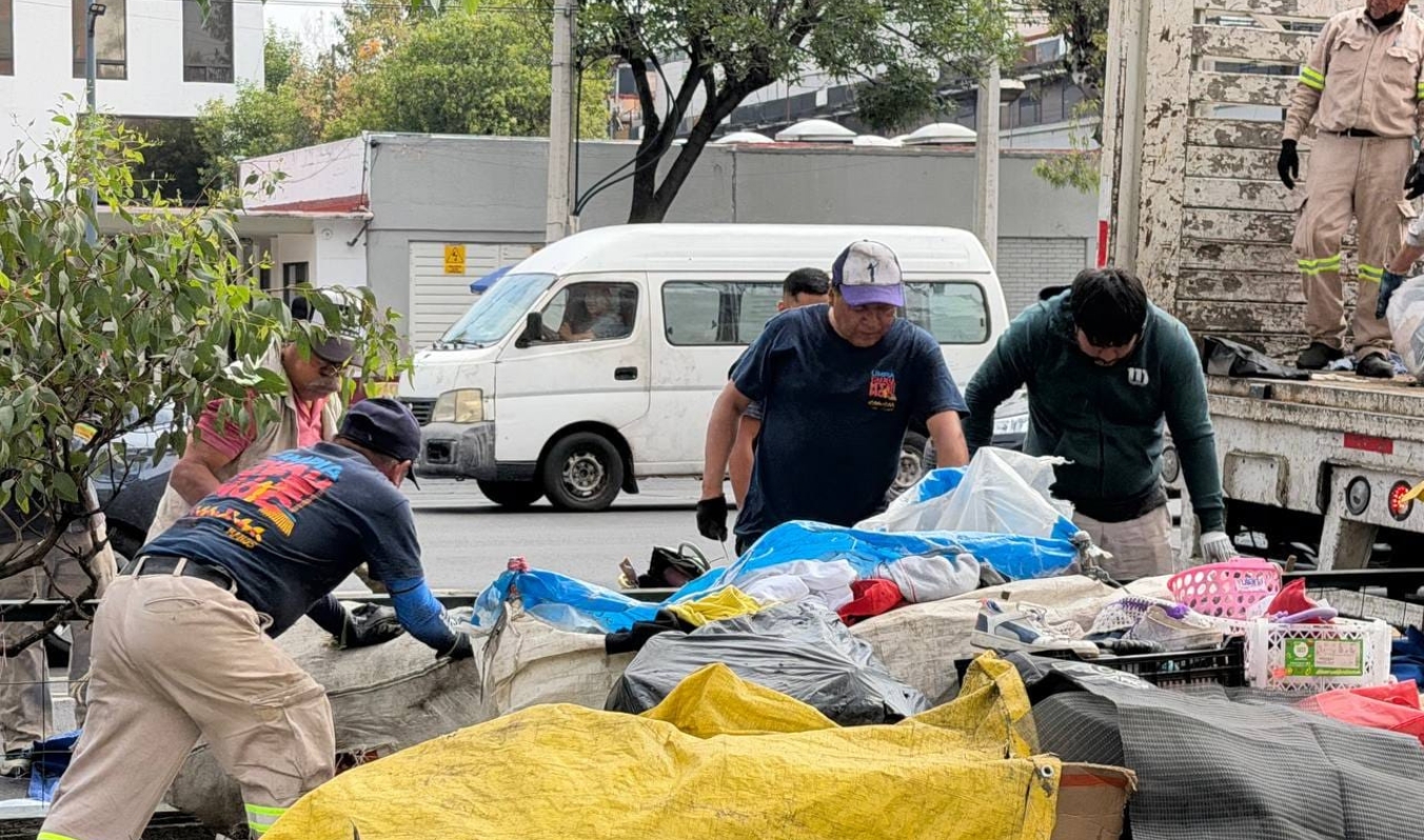 ALCALDÍA CUAUHTÉMOC RETIRA MÁS DE 60 TONELADAS DE TRIQUES Y BASURA DE ESPACIOS PÚBLICOS