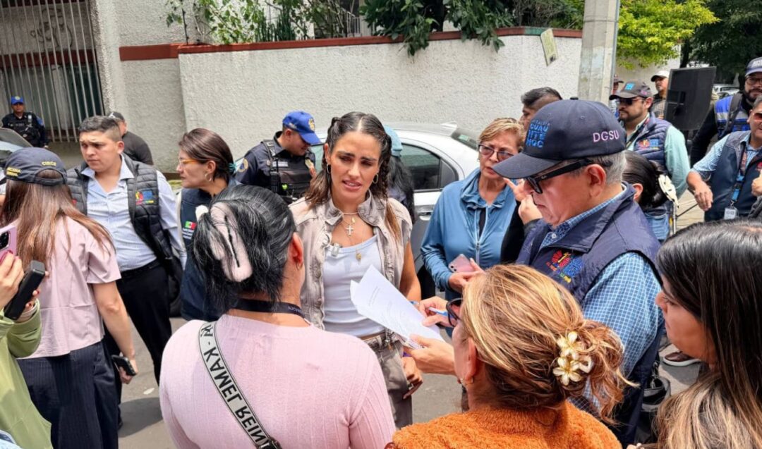 ALE ROJO DE LA VEGA RECORRE CALLES DE ALGARÍN DURANTE JORNADA DE ALCALDÍA EN TUS MANOS