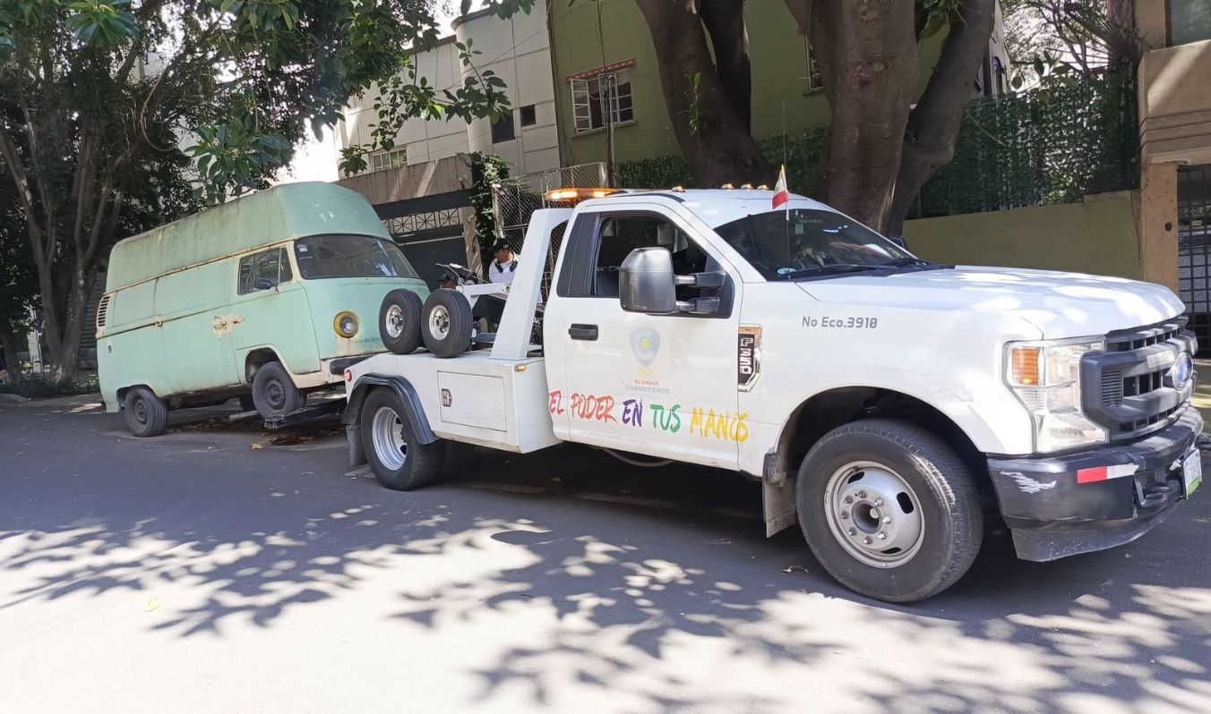 ALE ROJO DE LA VEGA SUPERVISA OPERATIVO DE CHATARRIZACIÓN PARA RECUPERAR ESPACIOS PÚBLICOS EN CUAUHTÉMOC