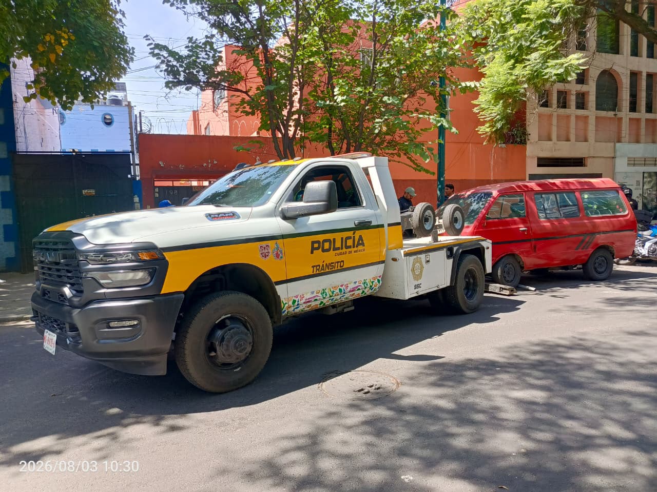 ALE ROJO DE LA VEGA SUPERVISA OPERATIVO DE CHATARRIZACIÓN PARA RECUPERAR ESPACIOS PÚBLICOS EN CUAUHTÉMOC