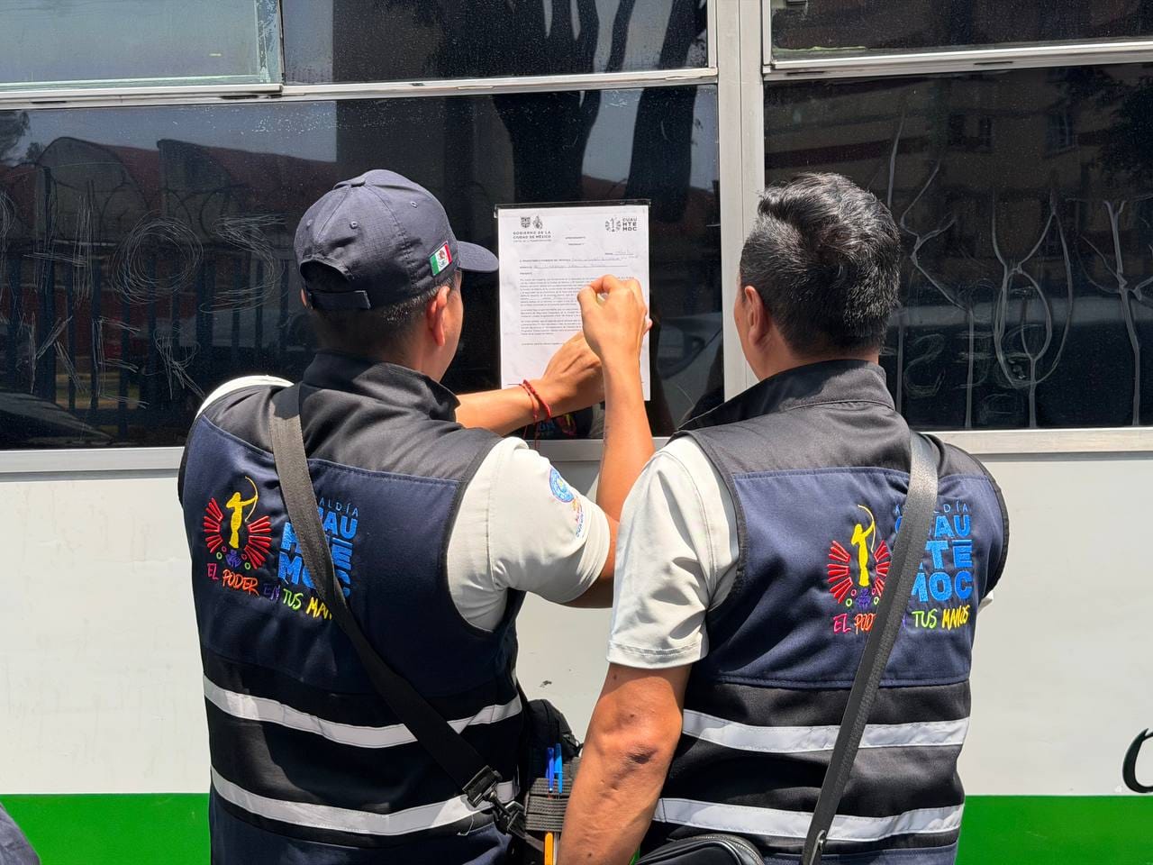 ALCALDÍA CUAUHTÉMOC RETIRA CUATRO VEHÍCULOS EN ESTADO DE ABANDONO PARA RECUPERAR EL ESPACIO PÚBLICO